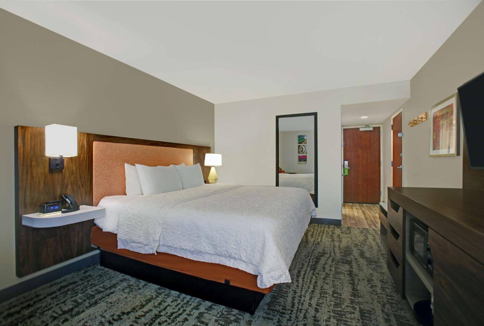 Hampton Inn Salisbury Exterior photo