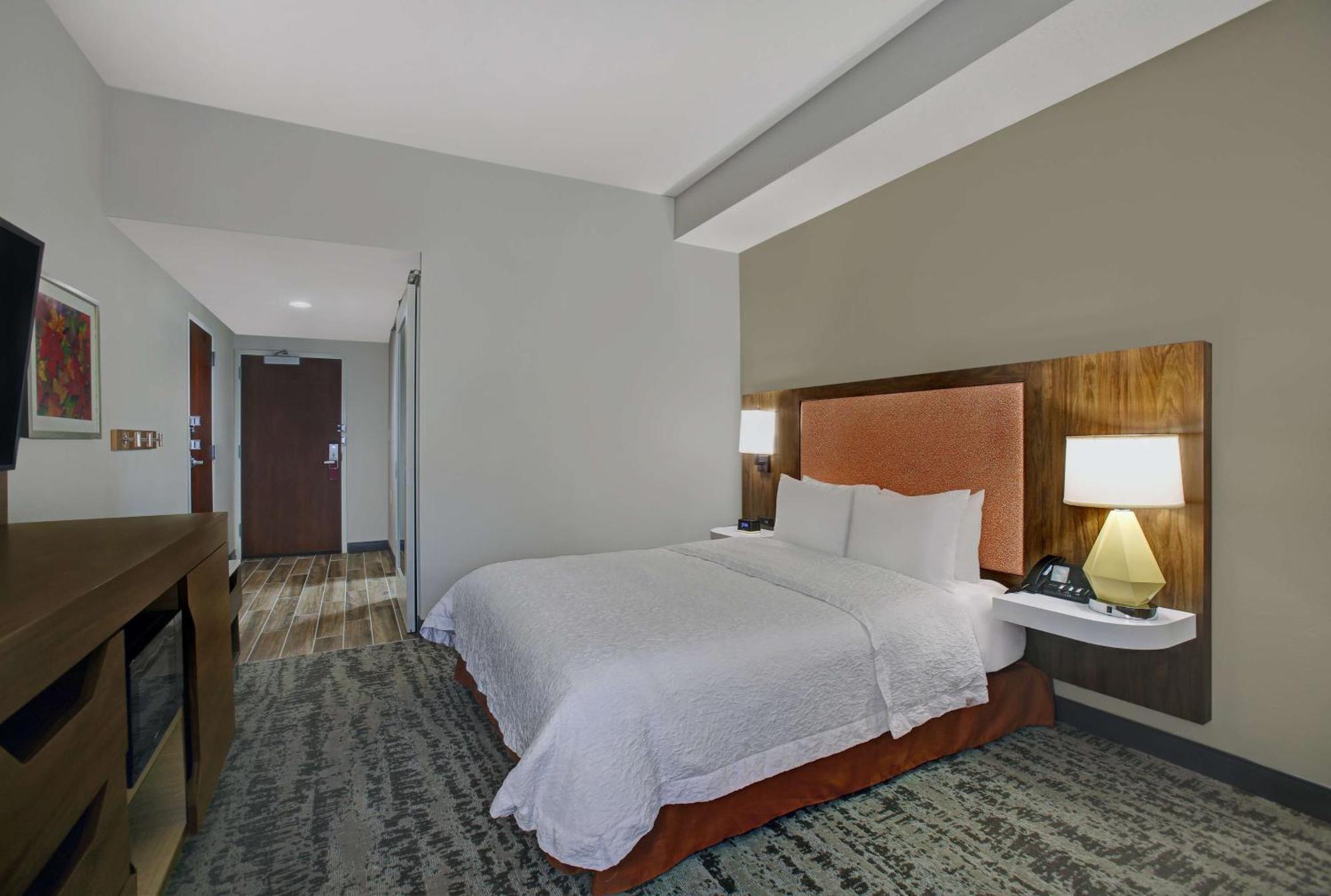 Hampton Inn Salisbury Exterior photo