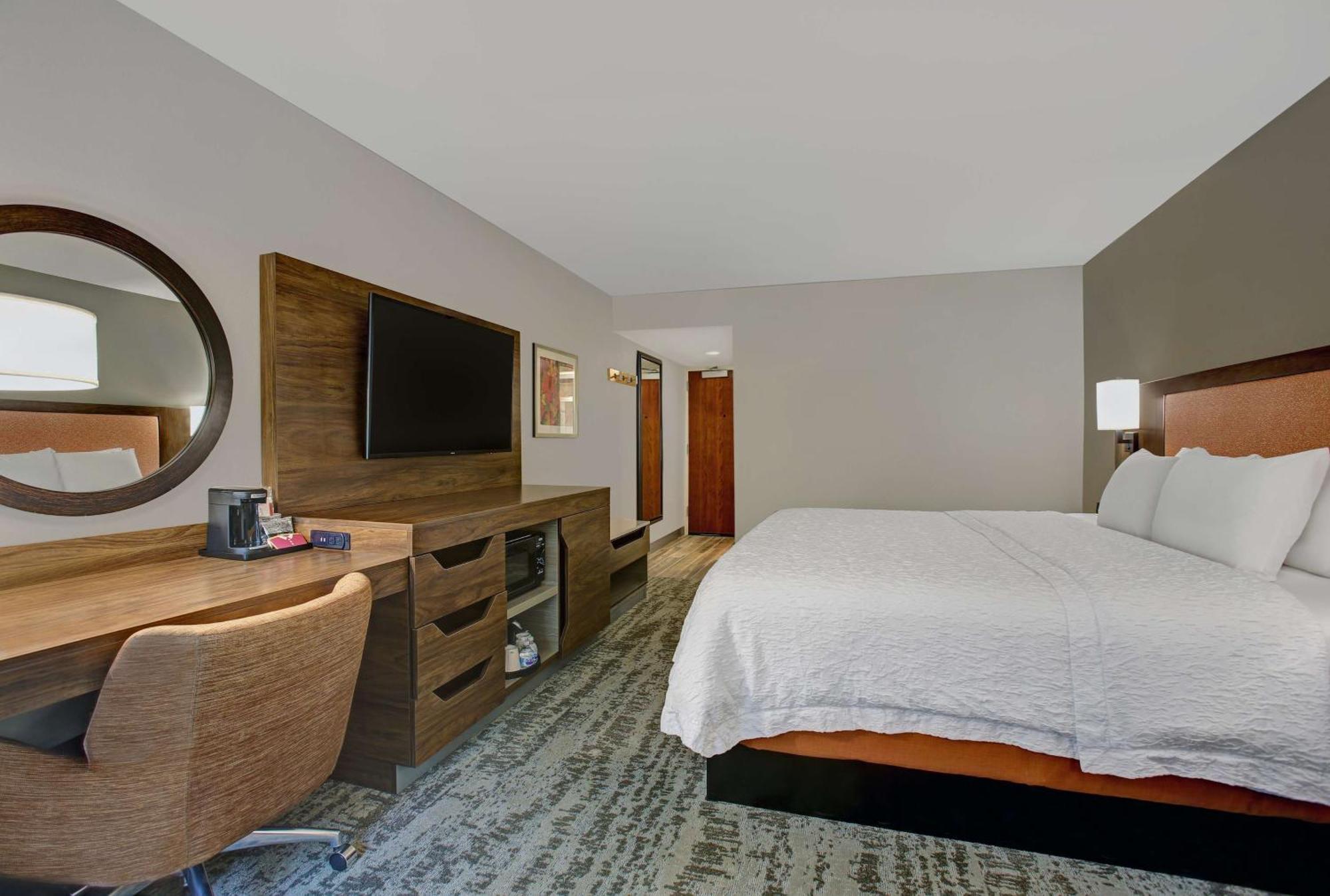 Hampton Inn Salisbury Exterior photo
