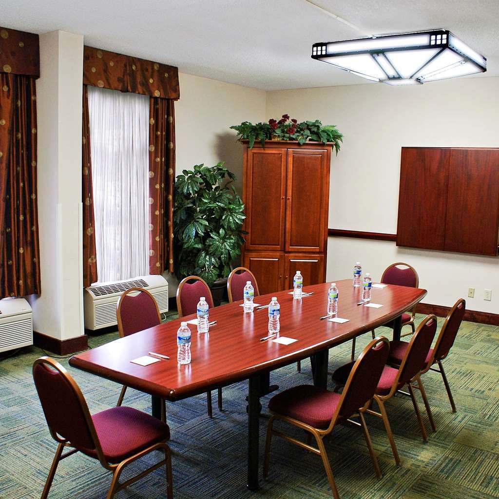 Hampton Inn Salisbury Facilities photo