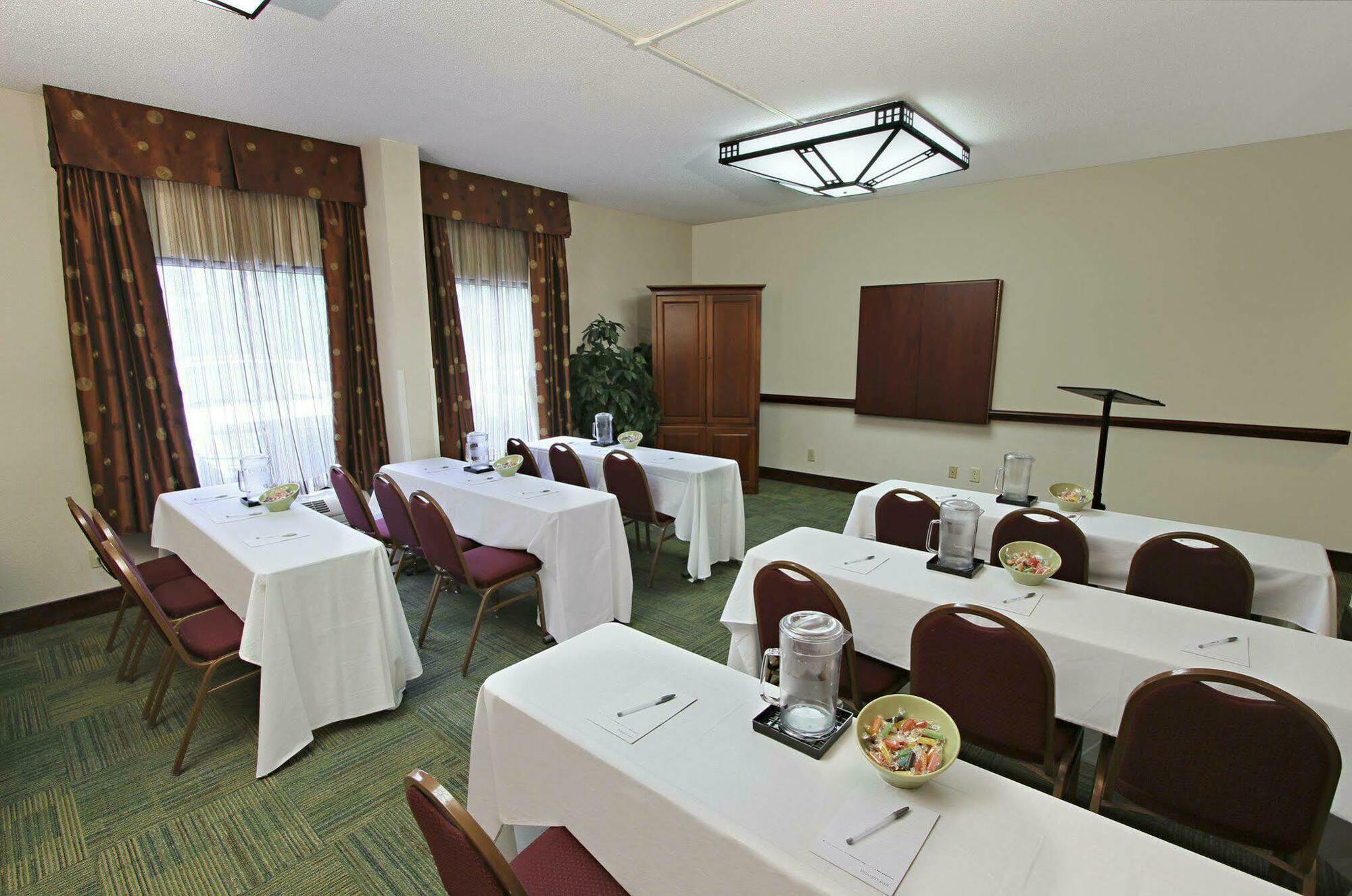 Hampton Inn Salisbury Business photo